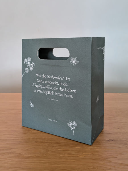 Paperikassi kahva-aukolla