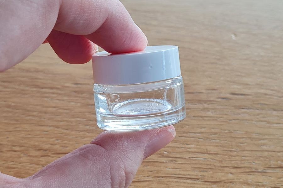 Lasipurkki mini valkoisella korkilla